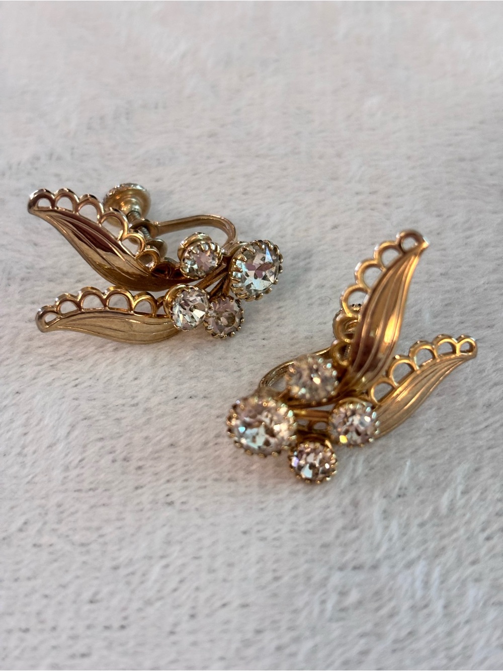 Vintage Gold Tone Clear Rhinestone Floral Spray Screw Back Earrings